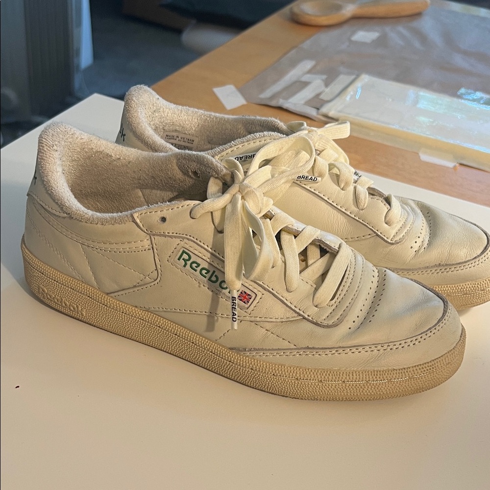 Reebok Off-White Leather Low-Top Sneakers - 8.5 fit like 8. Elastic laces